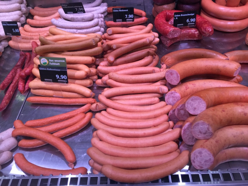 charcuterie-LORGUES-min_sausages_meat_butchery-1069321